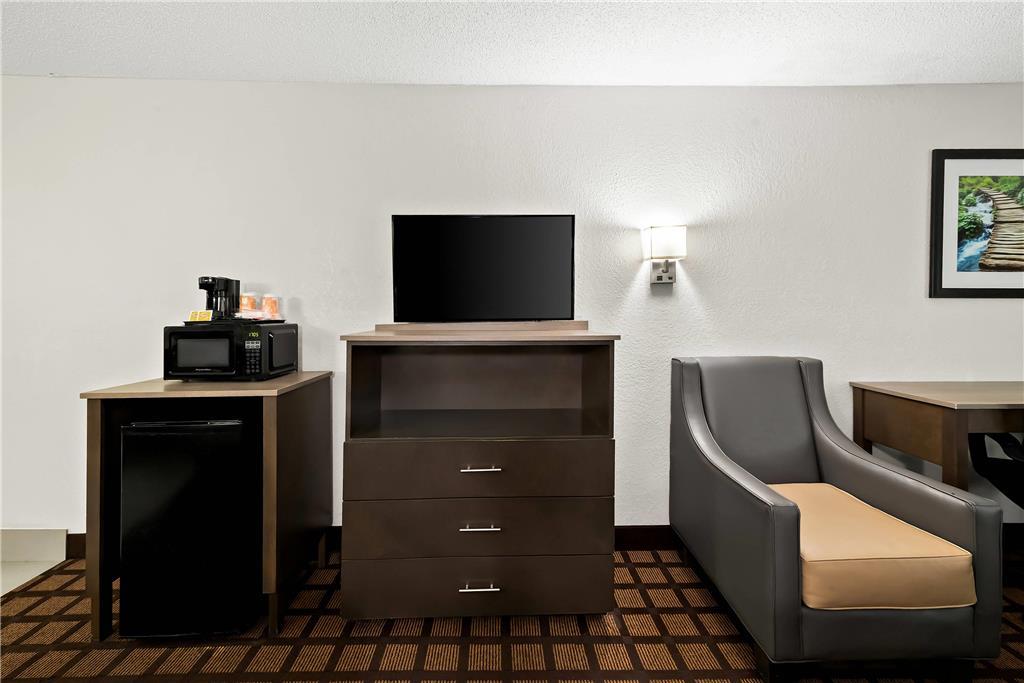 Quality Inn Raeford Room photo