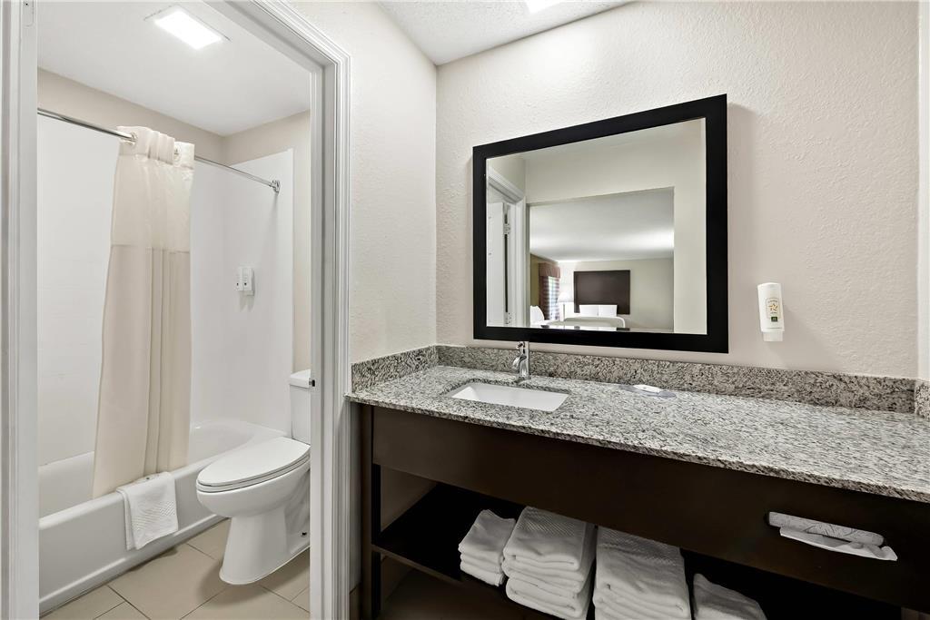 Quality Inn Raeford Room photo